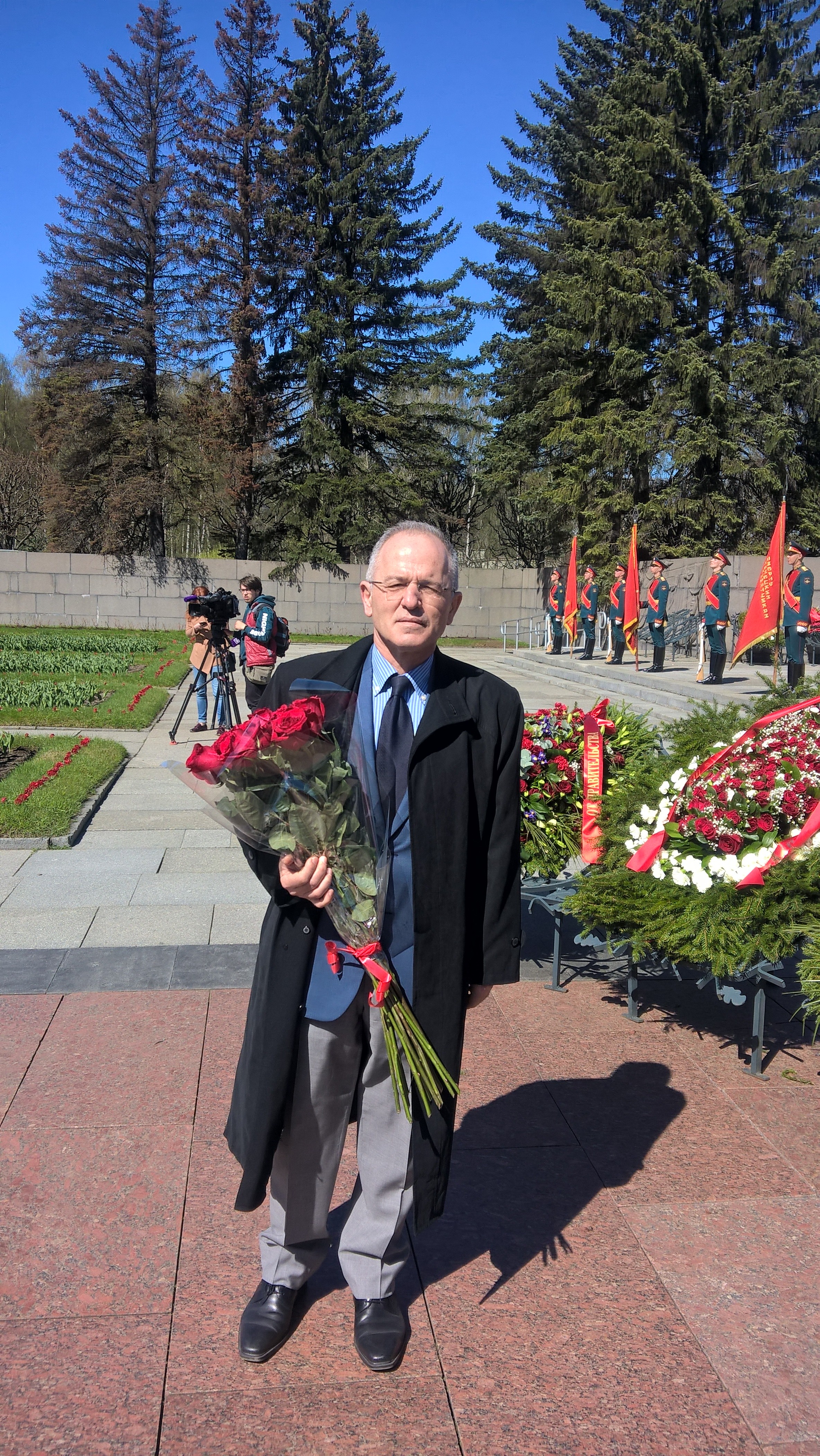 ВОЗЛОЖЕНИЕ ВЕНКА ПАМЯТИ ПАВШИМ ГЕРОЯМ КО ДНЮ ПОБЕДЫ 9 МАЯ